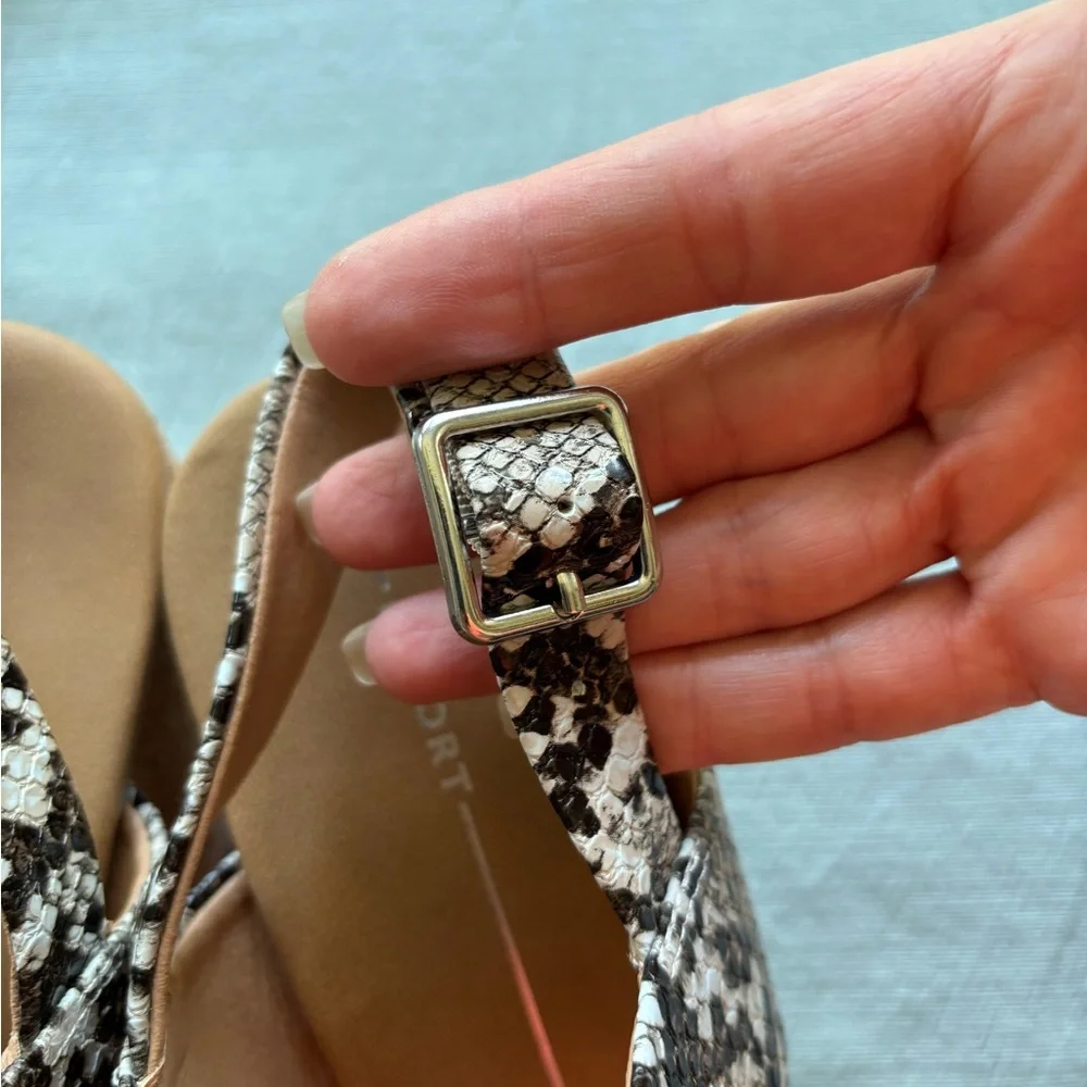 NEW Report Snakeskin Pattern Wedge Sandals Size 8 Comfortable